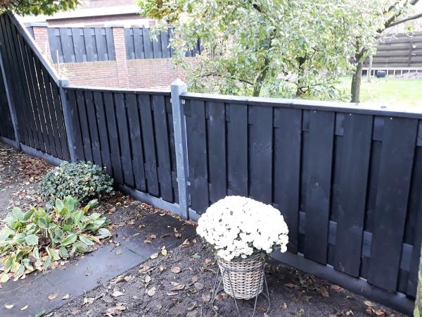 "Na lang dromen een mooie nieuwe schutting, met doorkijkje naar de appelbomen van de buren"