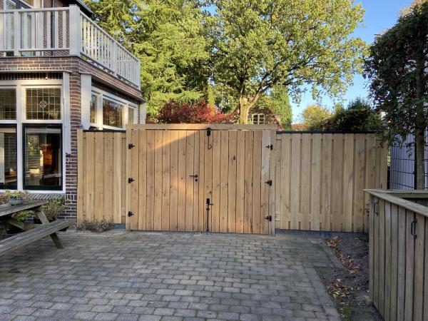 "We zochten een mooie eikenhouten poort met klassieke uitstraling voor ons 200-jarig huis."