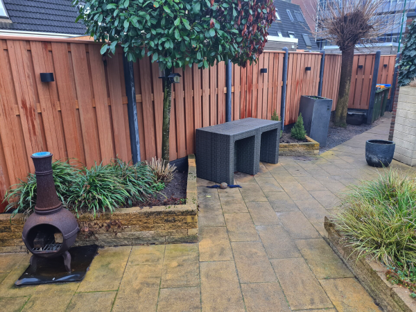 "De tuin opzich moet nog worden opgeknapt in het voorjaar, maar ben zo blij met de mooie schutting! Dit betekent dat we van de zomer heerlijk zonder doorkijk kunnen gaan genieten van het mooie weer
De montage en service was Top!!"