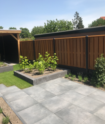 De schutting is echt een plaatje en past heel mooi in onze nieuwe tuin. We ontvangen dan ook alleen maar complimenten over de schutting!