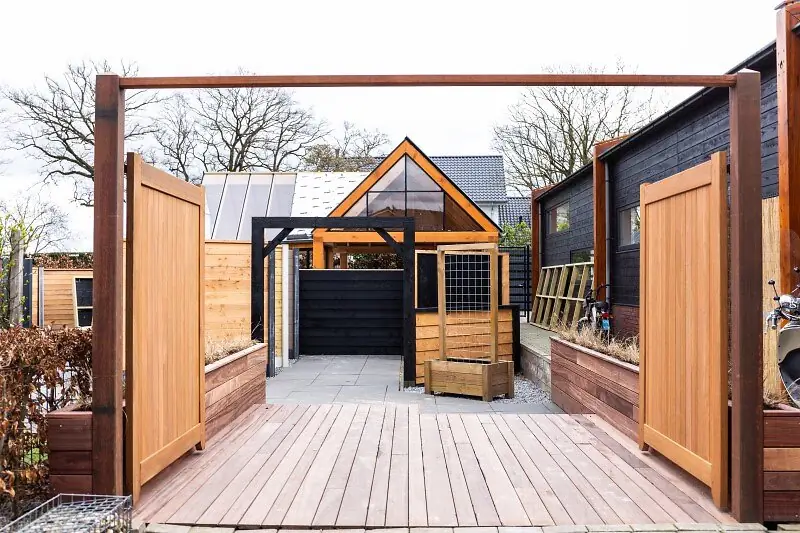 showtuin-tuinpoort-tuindeur-schutting-vlonder-vandentop-tuinhout