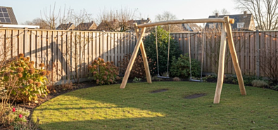 Schommel in de tuin: zelf bouwen of kant-en-klaar?